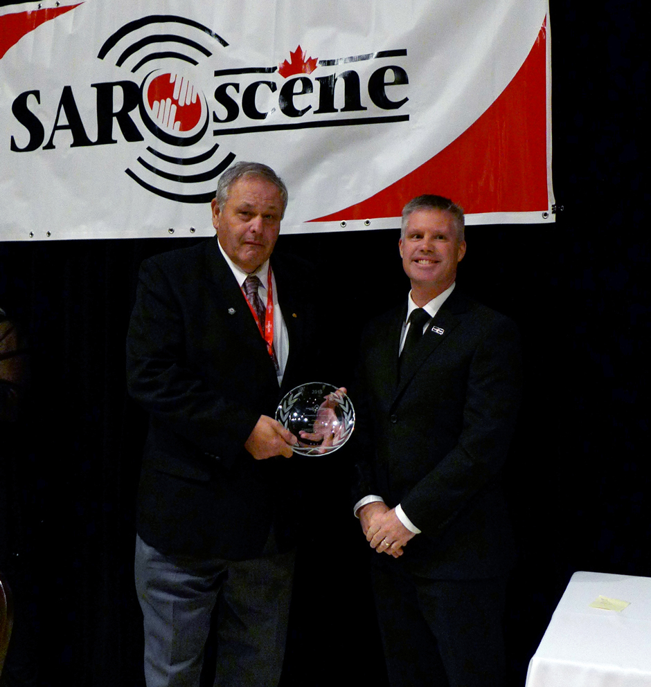 Dominik Breton, Director, National Search and Rescue Secretariat presents the Award of Excellence for Exemplary Service to Harry Blackmore, Search and Rescue Volunteer Association of Canada.  Awards of Excellence Banquet, October 25, 2015.