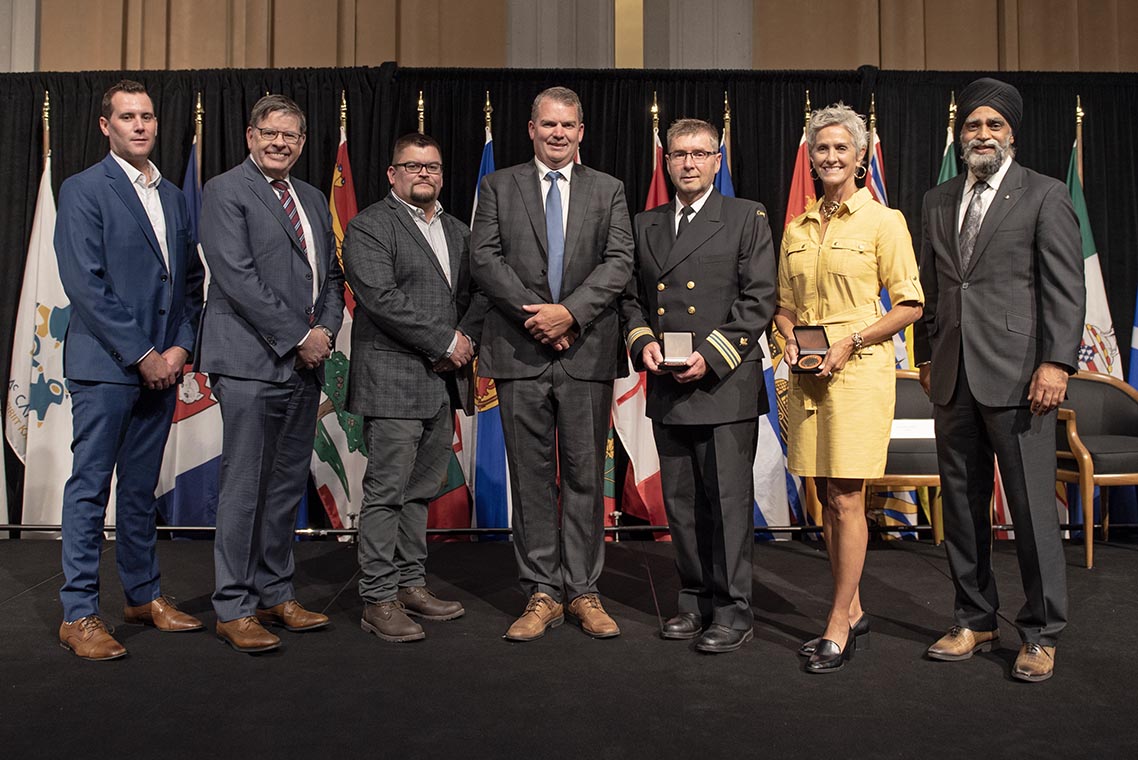 The Honourable Harjit S. Sajjan, President of the King’s Privy Council for Canada and Minister of  Emergency Preparedness and Minister responsible for the Pacific Economic  Development Agency of Canada, and the Honourable Bloyce Thompson, Deputy  Premier, Minister of Justice and Public Safety and Attorney General for Prince Edward  Island are pictured with the 2022 award recipients of the Emergency Management  Exemplary Service Award for the Search and Rescue category.