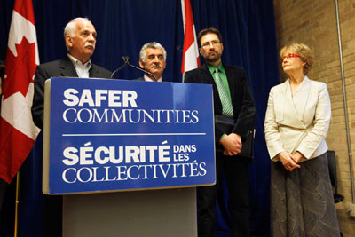 Le ministre Toews annonce l'octroi de fonds pour protéger les collectivités qui sont la cible de crimes motivés par la haine dans l'Ouest canadien