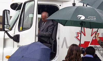 Le ministre Toews rencontre les représentants de l'Alliance canadienne du camionnage