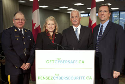 L'honorable Vic Toews, ministre de la Sécurité publique du Canada