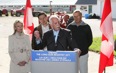 L'honorable Vic Toews, ministre de la Sécurité publique du Canada