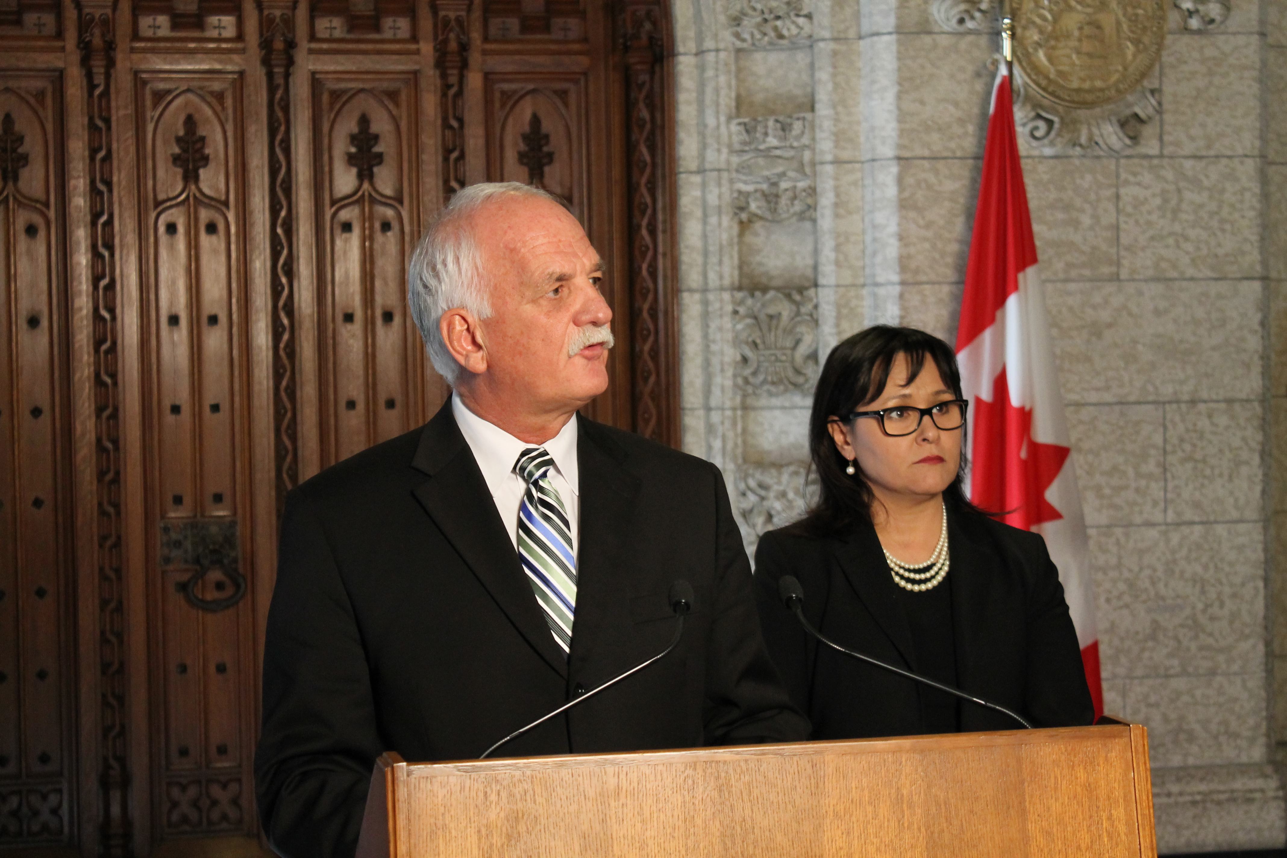 Le gouvernement Harper prend des mesures pour éradiquer le tabac de contrebande des rues et collectivités canadiennes