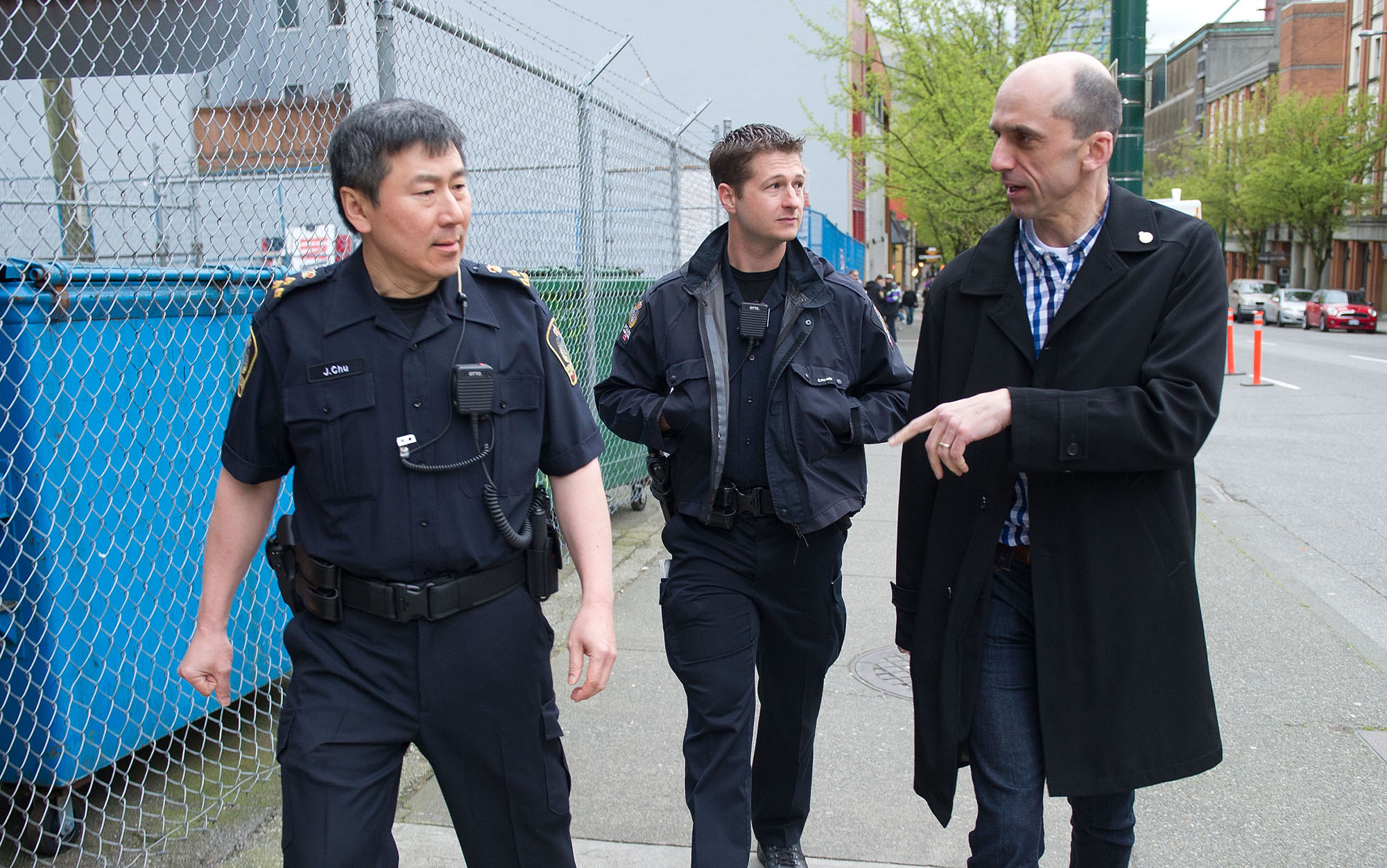 L'honorable Steven Blaney, chef du Service de  police de Vancouver, Jim Chu et policier Ryan Gray